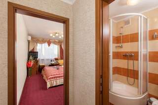 Отель Conference Hotel Suputnyk Львов Двухместный номер бизнес-класса с 1 кроватью или 2 отдельными кроватями-4